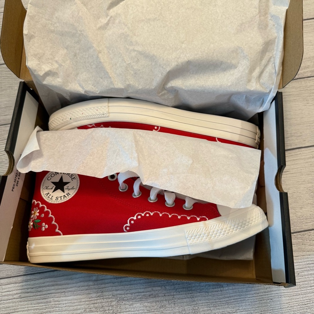 Chuck Taylor All Star Embroidered Flowers High Top - Picture 9 of 9